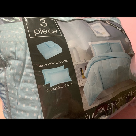 Macy’s reversible 3 piece full/queen comforter set - Picture 3 of 4